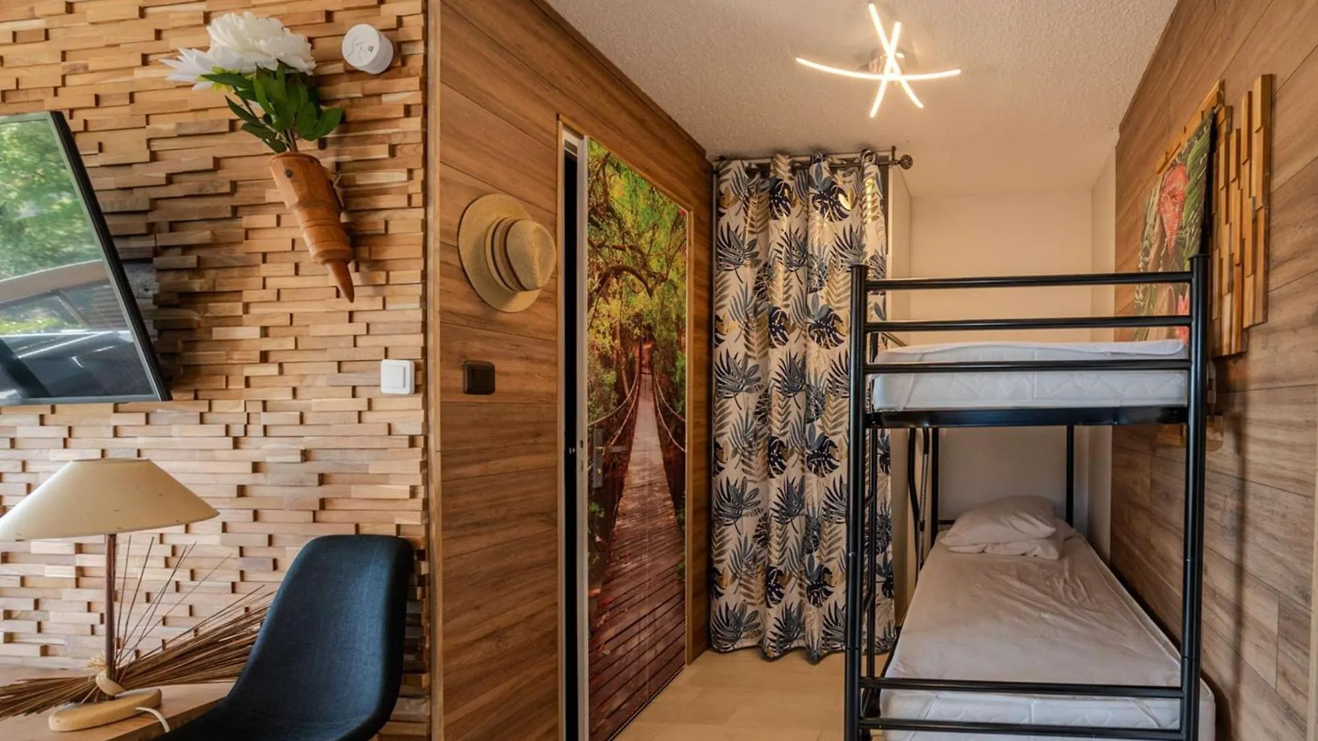 T2- Clim- Plages- Commerces Bormes-les-Mimosas Apartment